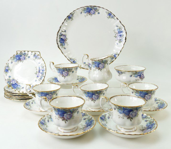Royal Albert August Lunch plate (DEB) Royal Albert August Lunch plate (DEB)